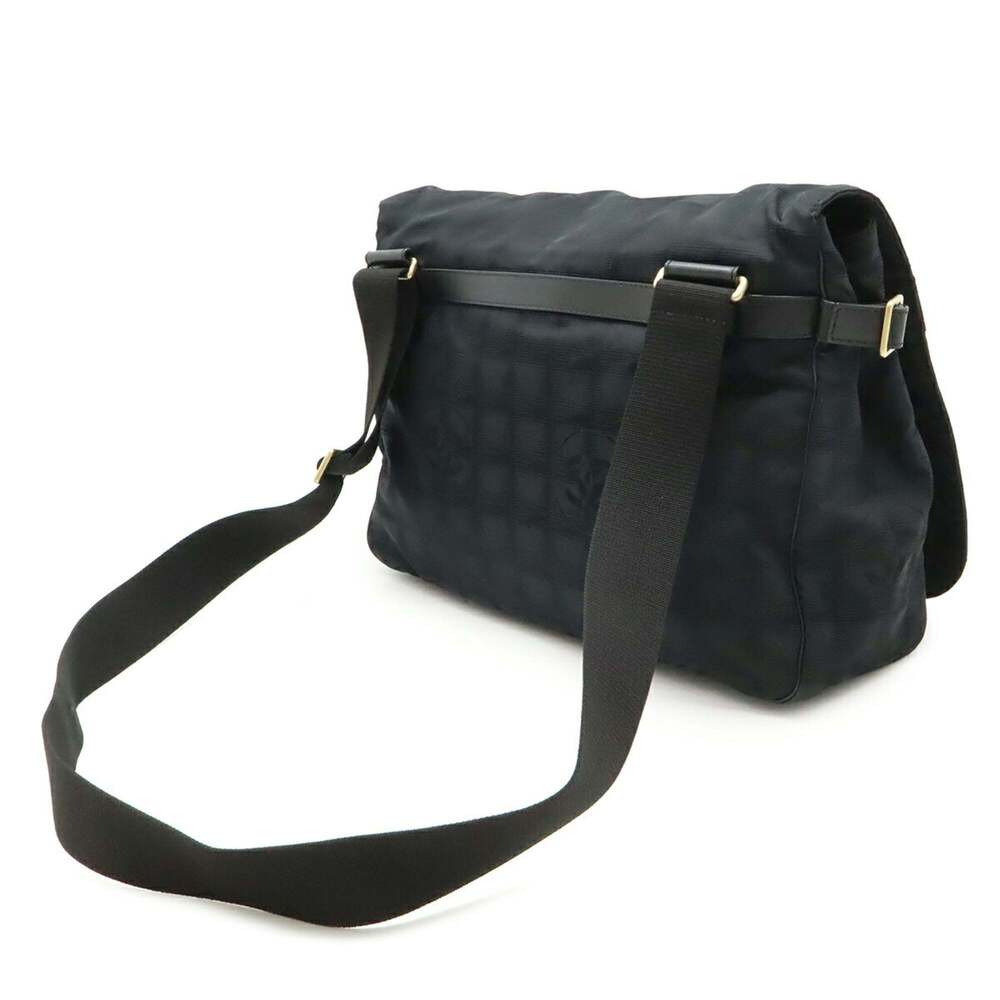 CHANEL Black Shoulder Bag - Picture 3 of 8
